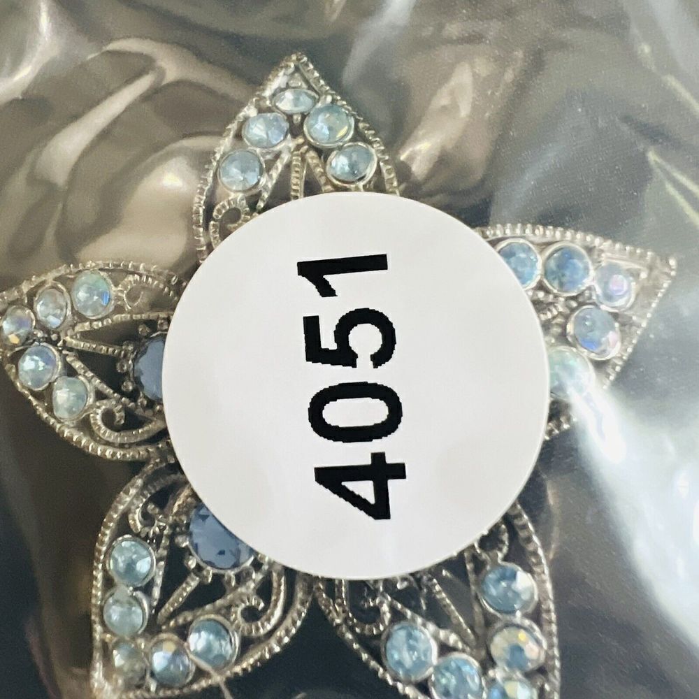 Vintage Blue Rhinestones Filigree Flower  Brooch Silver Tone PRETTY  4051 - Picture 10 of 10